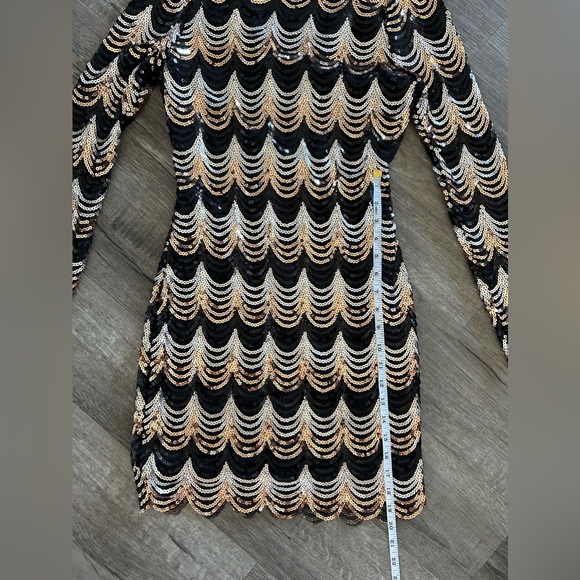 Beautiful Women’s Charlotte Russe Scallop Sequin Dress - Picture 2 of 8